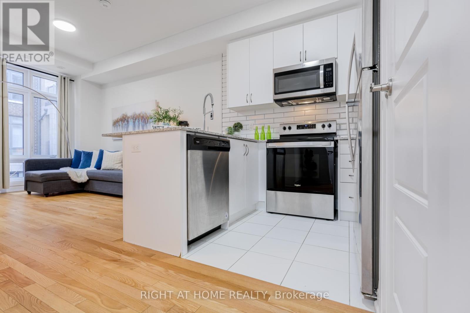 Property at 52 - 719 LAWRENCE AVENUE W image 5