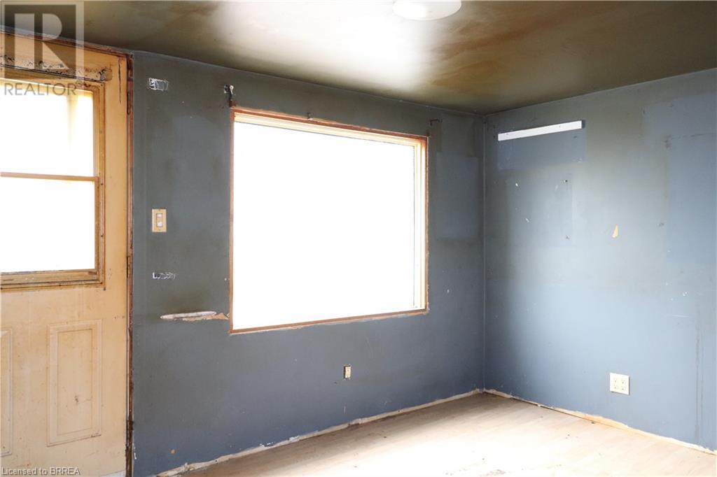 Photo 2 of 15 for 8 Rolph Street N