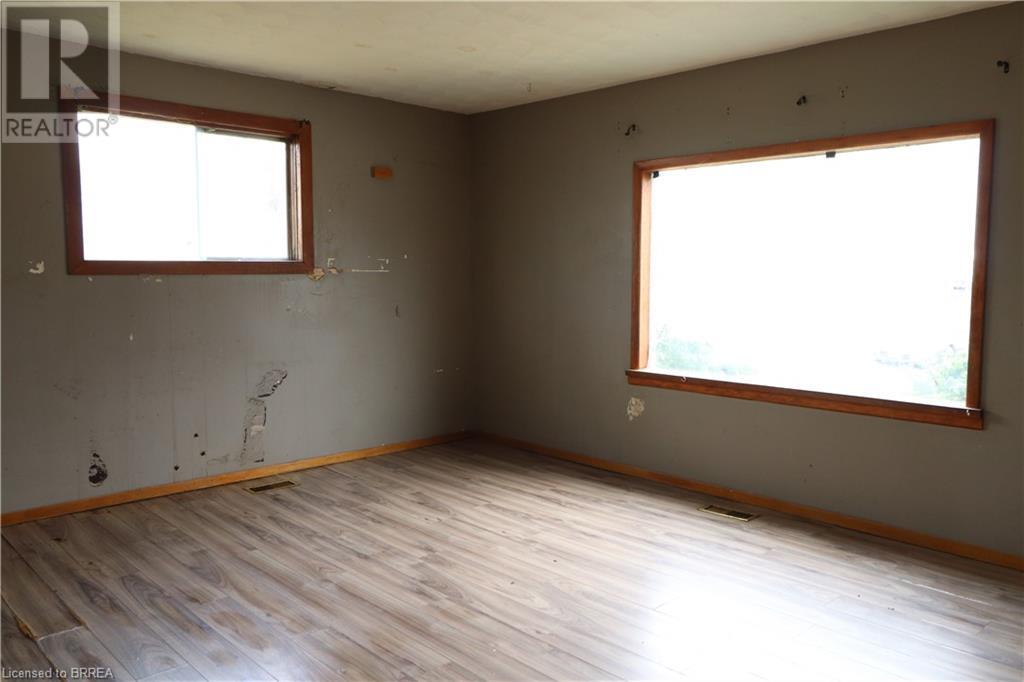 Photo 3 of 15 for 8 Rolph Street N