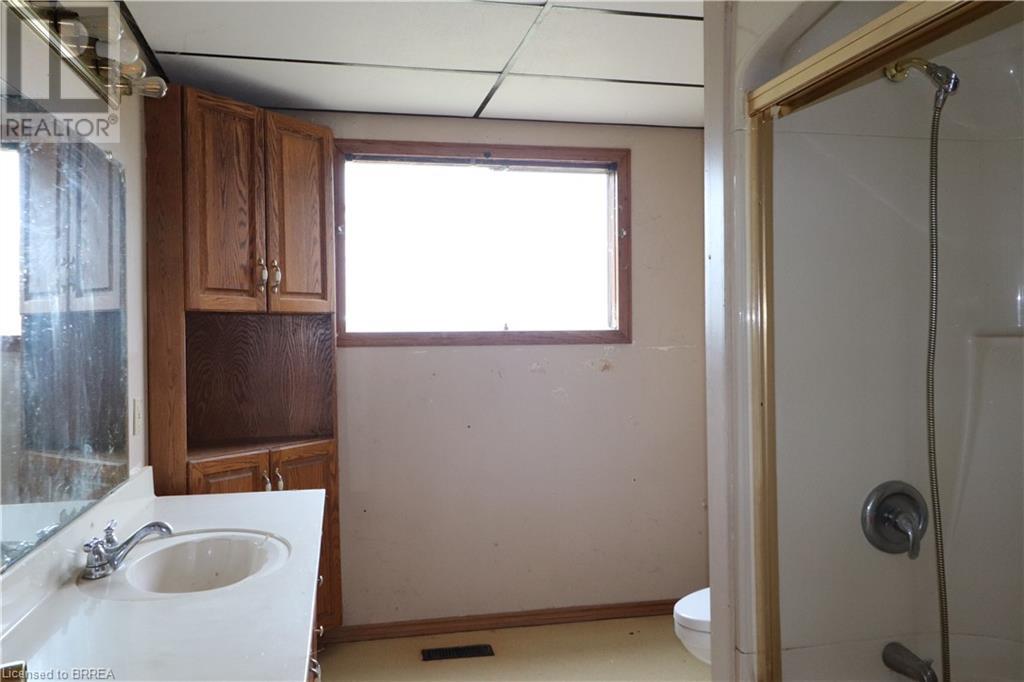 Photo 4 of 15 for 8 Rolph Street N