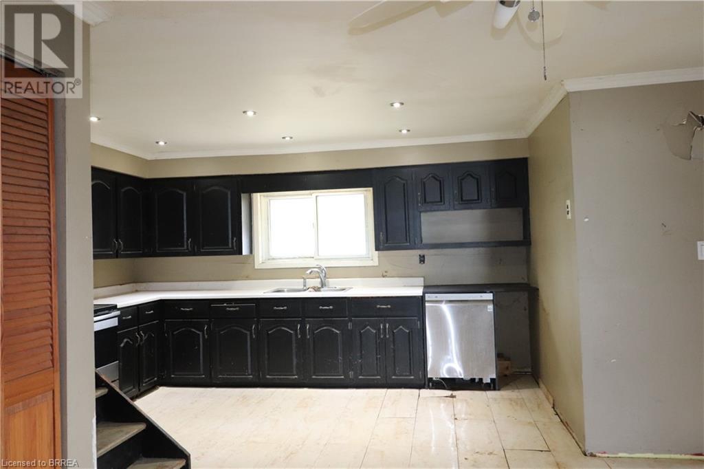 Photo 7 of 15 for 8 Rolph Street N