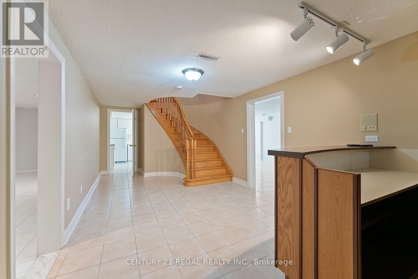 137 Fifth Avenue, Vaughan (East Woodbridge), Ontario  L4L 6Z3 - Photo 33 - N12039231