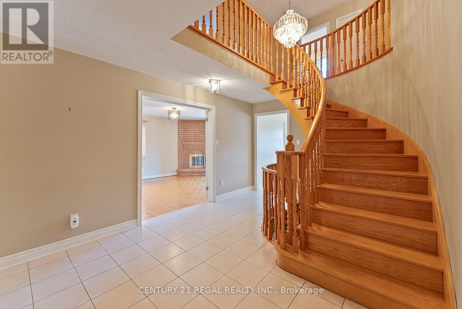 137 Fifth Avenue, Vaughan (East Woodbridge), Ontario  L4L 6Z3 - Photo 7 - N12039231