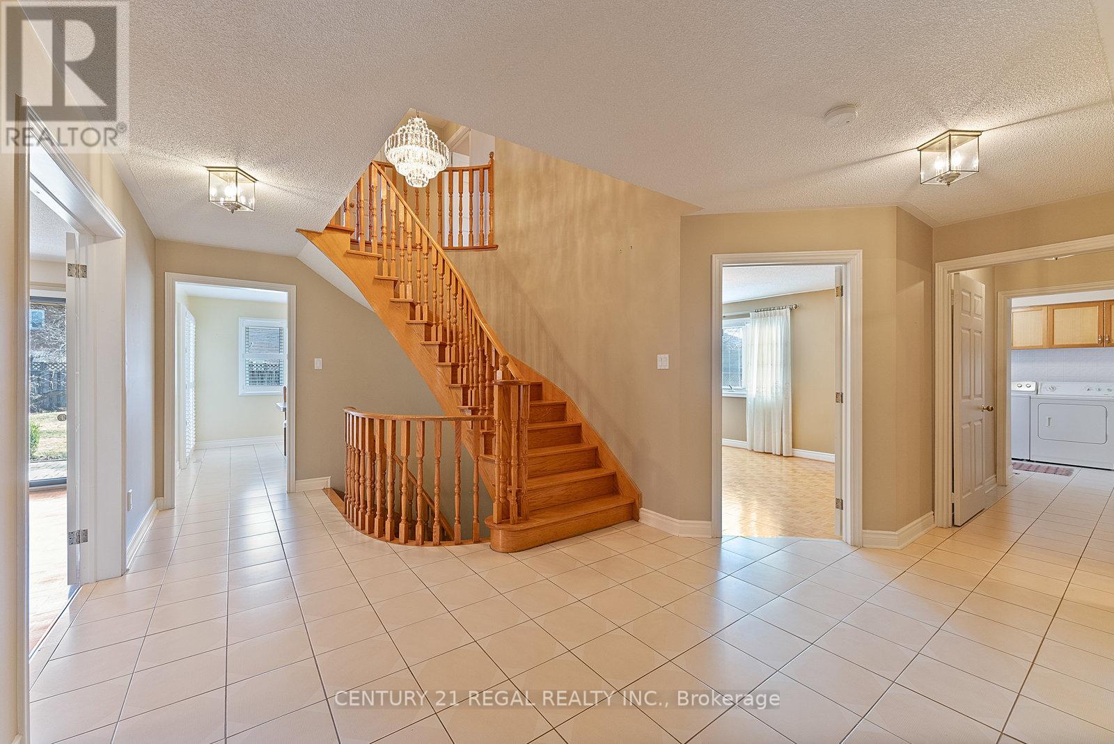 137 Fifth Avenue, Vaughan (East Woodbridge), Ontario  L4L 6Z3 - Photo 8 - N12039231