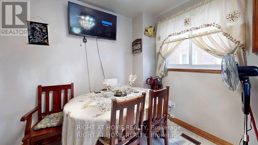 15 Cog Hill Drive, Vaughan, Ontario  L4K 1M6 - Photo 19 - N12039241
