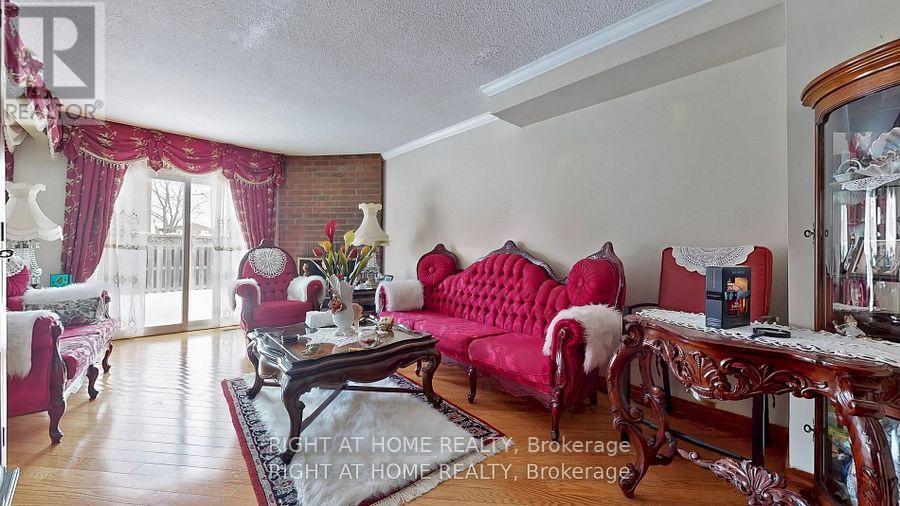 15 Cog Hill Drive, Vaughan, Ontario  L4K 1M6 - Photo 6 - N12039241