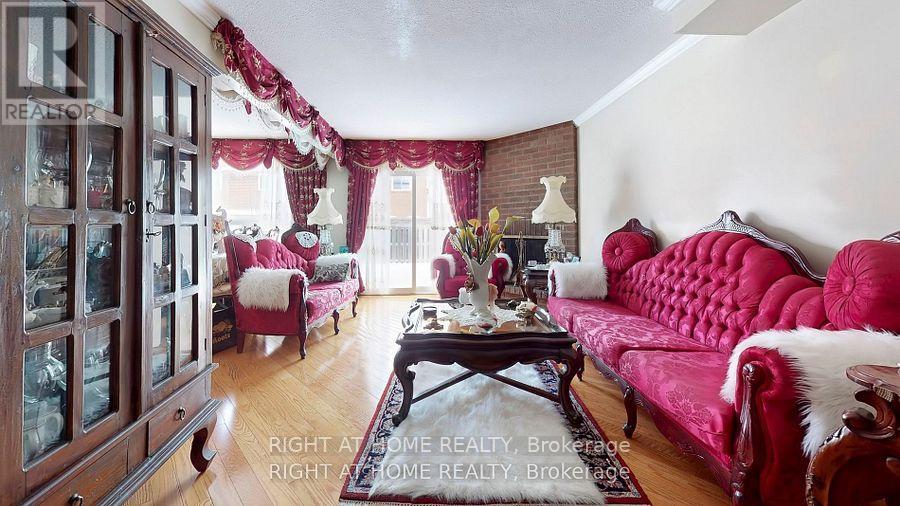 15 Cog Hill Drive, Vaughan, Ontario  L4K 1M6 - Photo 7 - N12039241
