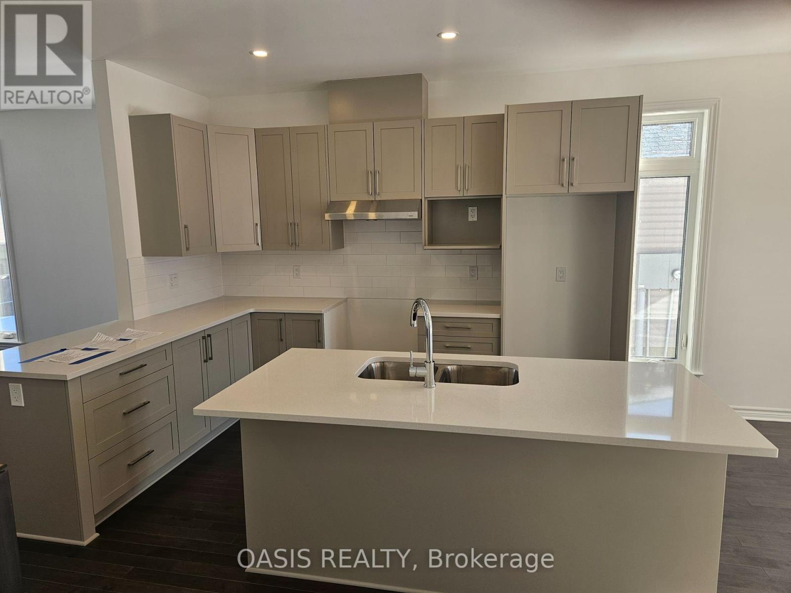 Property at 54 KAYENTA STREET image 4