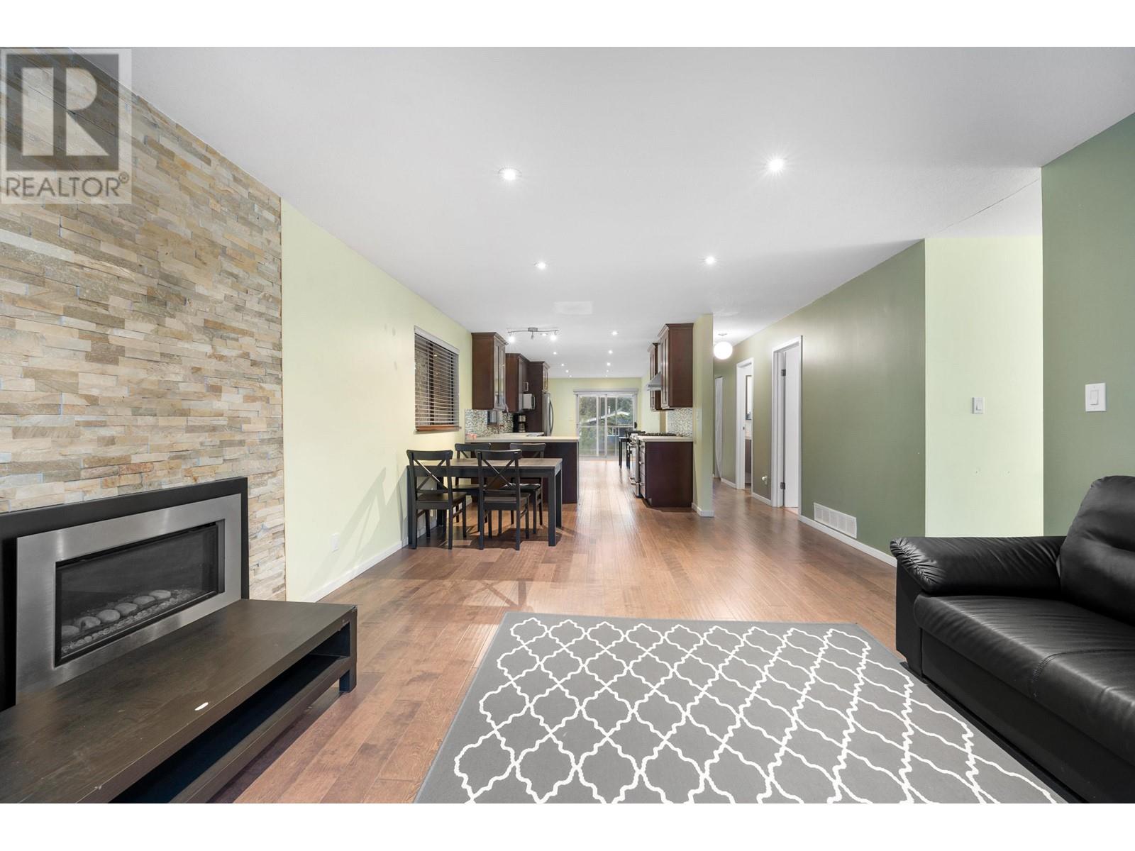 1852 Tatlow Avenue, North Vancouver, British Columbia  V7P 3A3 - Photo 5 - R2981589