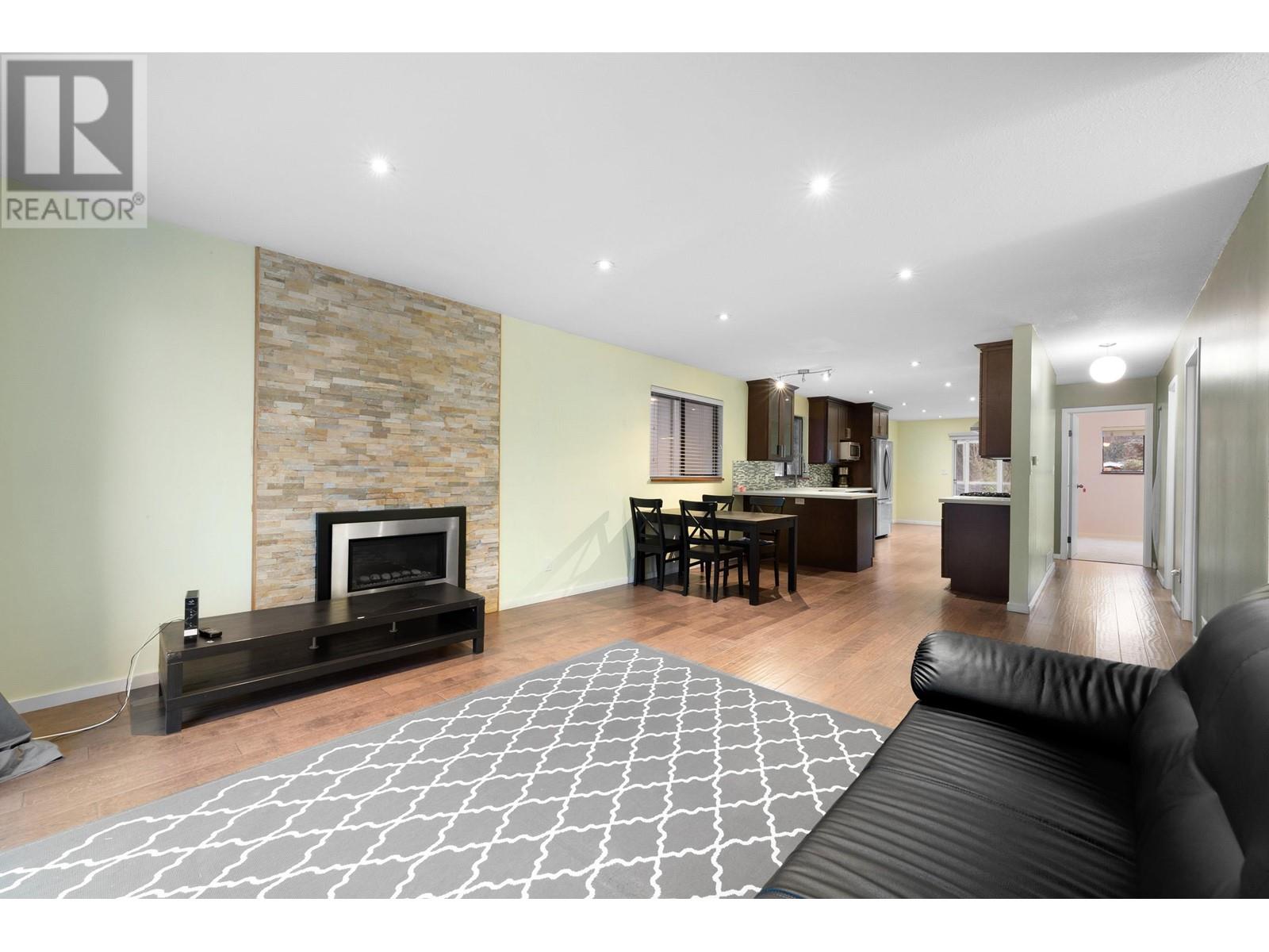 1852 Tatlow Avenue, North Vancouver, British Columbia  V7P 3A3 - Photo 7 - R2981589