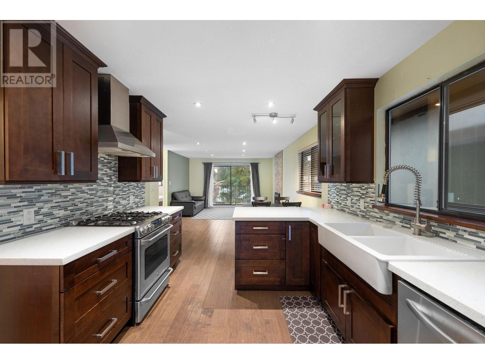1852 Tatlow Avenue, North Vancouver, British Columbia  V7P 3A3 - Photo 8 - R2981589