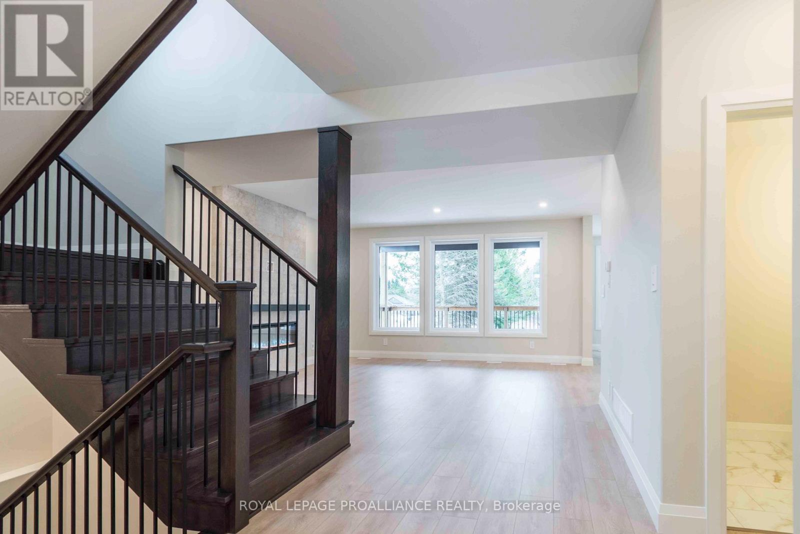Property at 2 MACKENZIE JOHN CRESCENT image 4