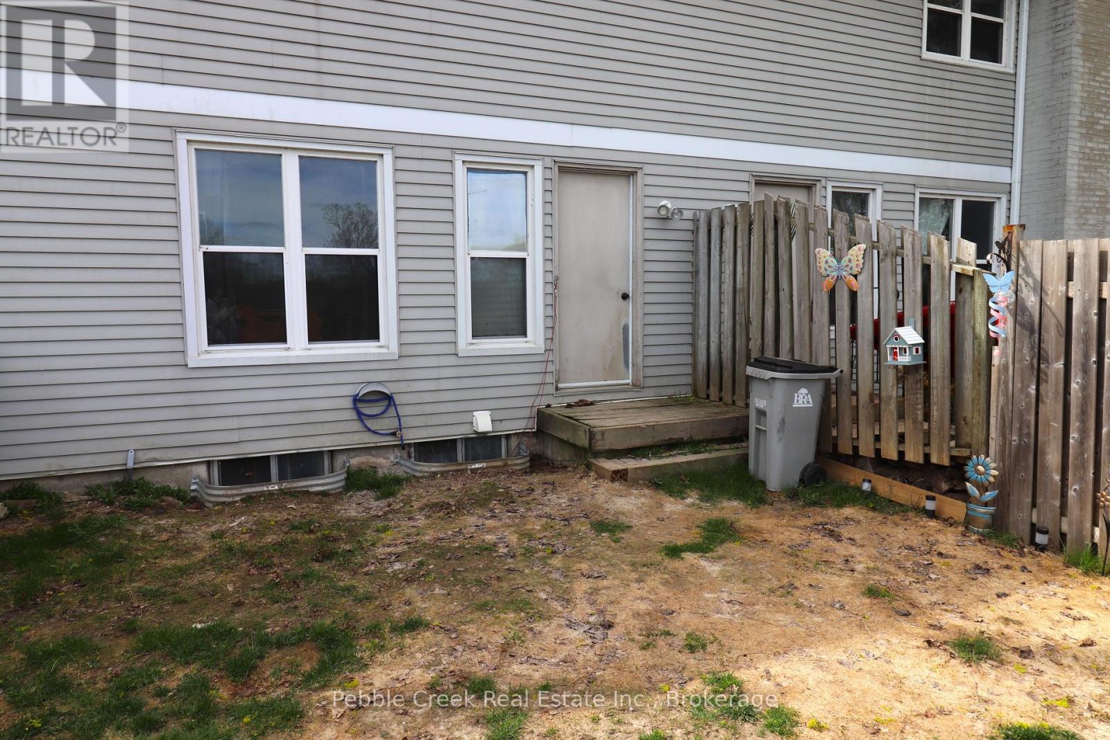 32 St Charles Place, Huron East, Ontario  N0M 1L0 - Photo 19 - X12039346