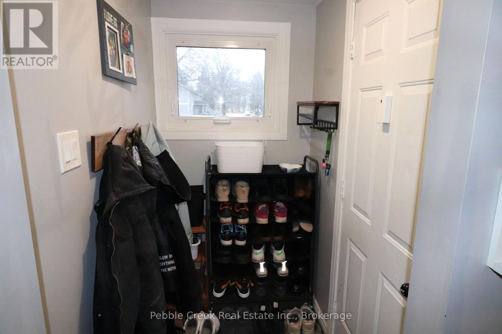 32 St Charles Place, Huron East, Ontario  N0M 1L0 - Photo 3 - X12039346