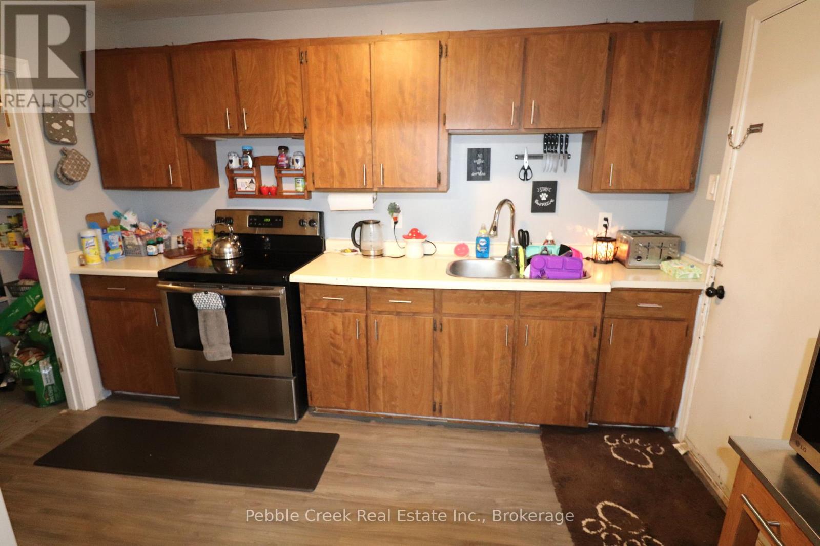32 St Charles Place, Huron East, Ontario  N0M 1L0 - Photo 8 - X12039346