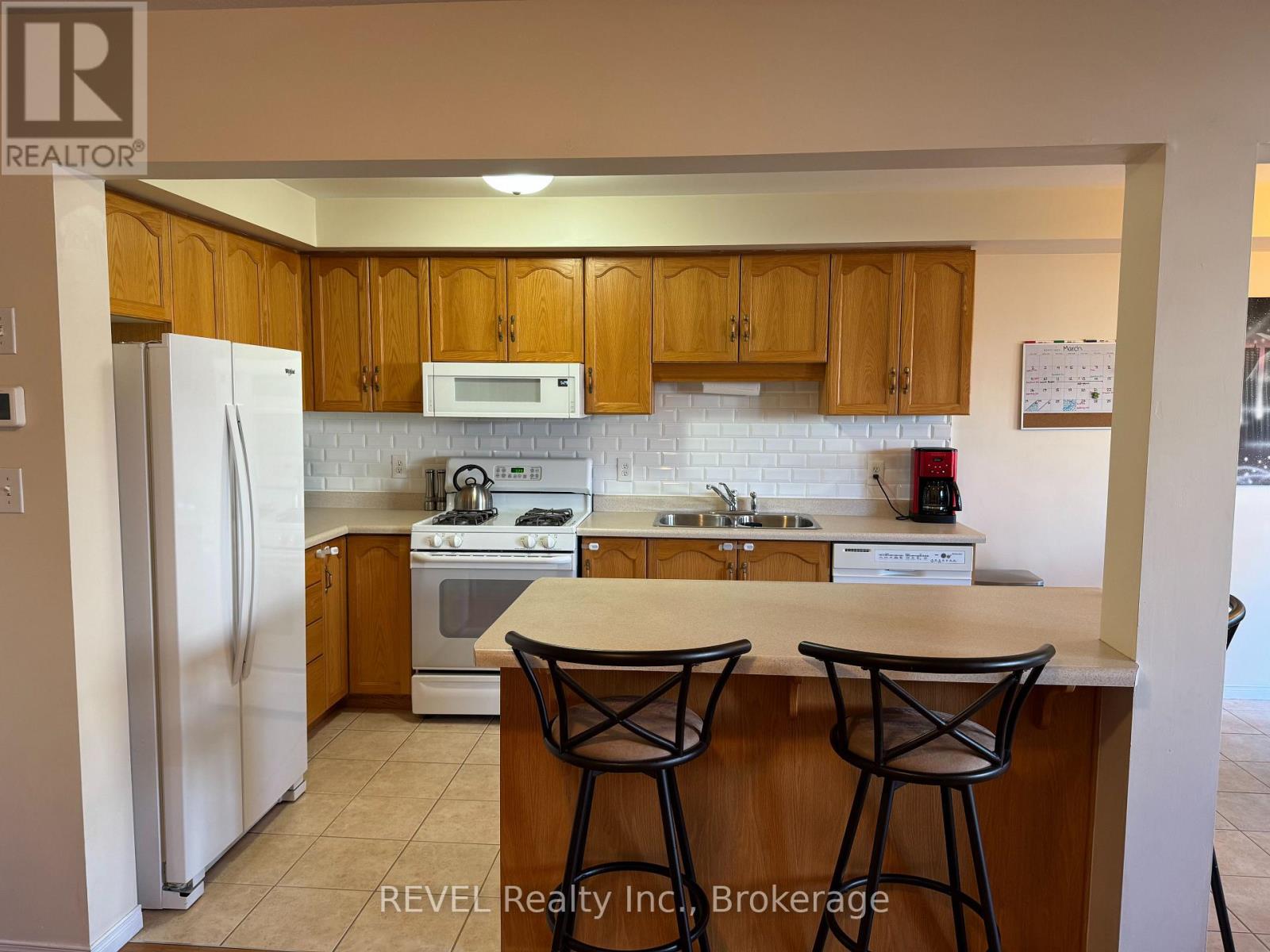 601 Southridge Drive, Hamilton, Ontario  L9C 7V8 - Photo 6 - X12039354