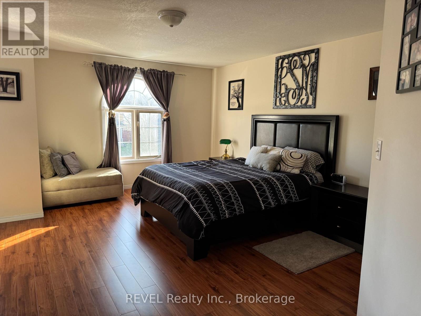 601 Southridge Drive, Hamilton, Ontario  L9C 7V8 - Photo 7 - X12039354