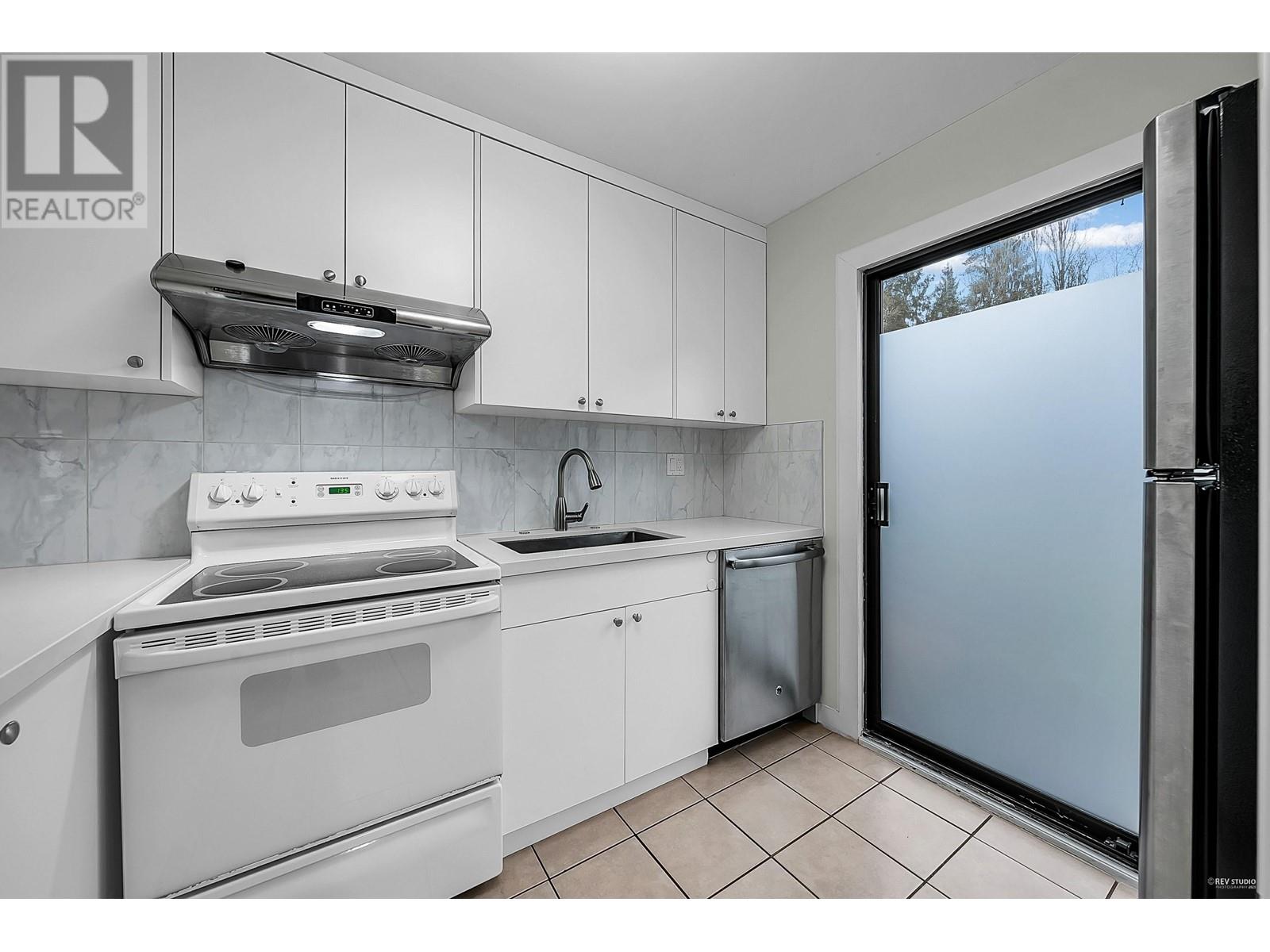 2893 Neptune Crescent, Burnaby, British Columbia  V3J 7A4 - Photo 29 - R2981624