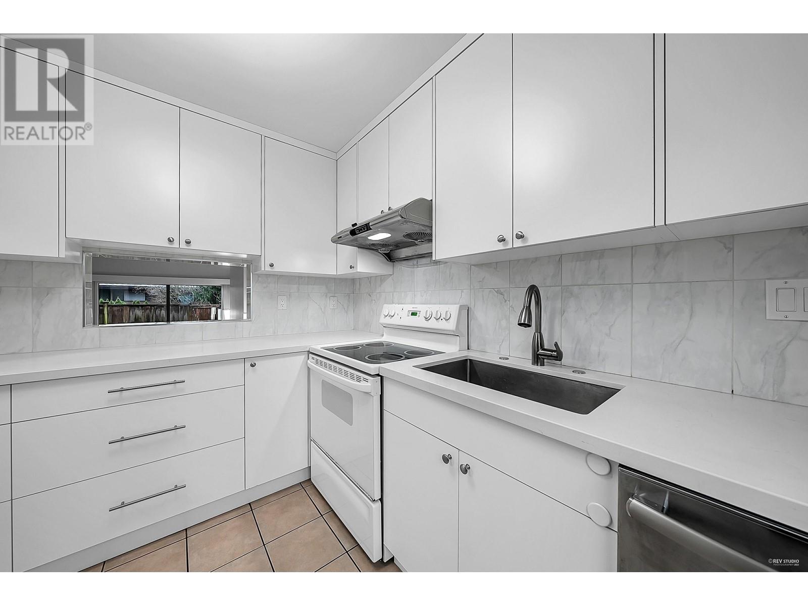 Property at 2893 NEPTUNE CRESCENT image 5