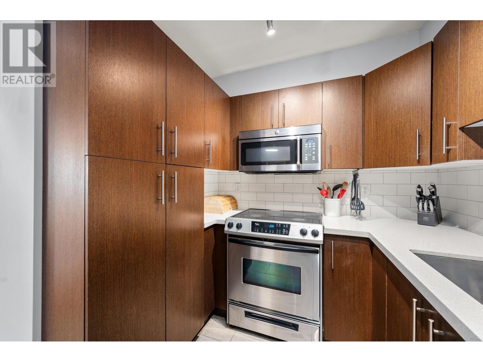 308 128 W 8 Street, North Vancouver, British Columbia  V7M 3M1 - Photo 10 - R2981628