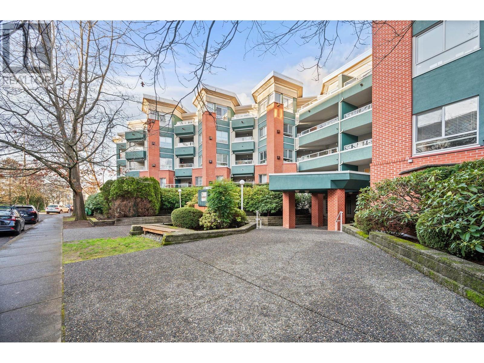 308 128 W 8 Street, North Vancouver, British Columbia  V7M 3M1 - Photo 3 - R2981628