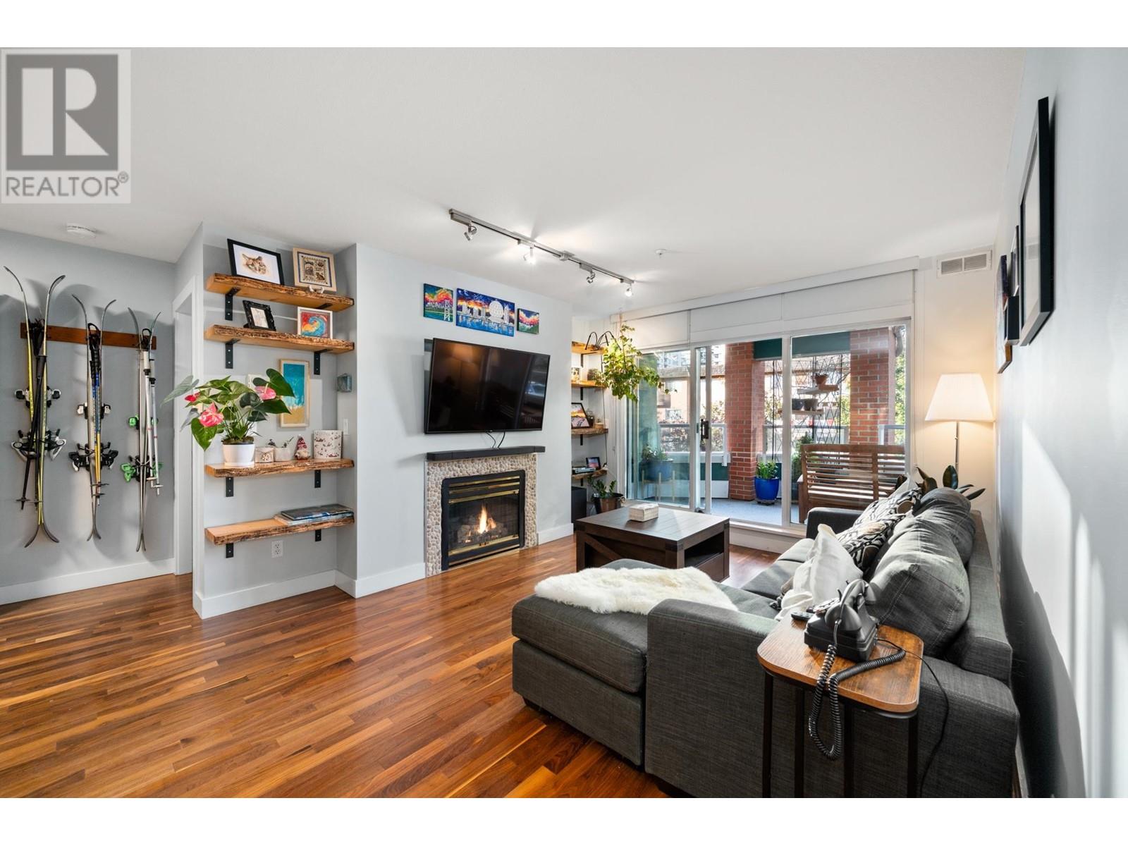 308 128 W 8 Street, North Vancouver, British Columbia  V7M 3M1 - Photo 5 - R2981628