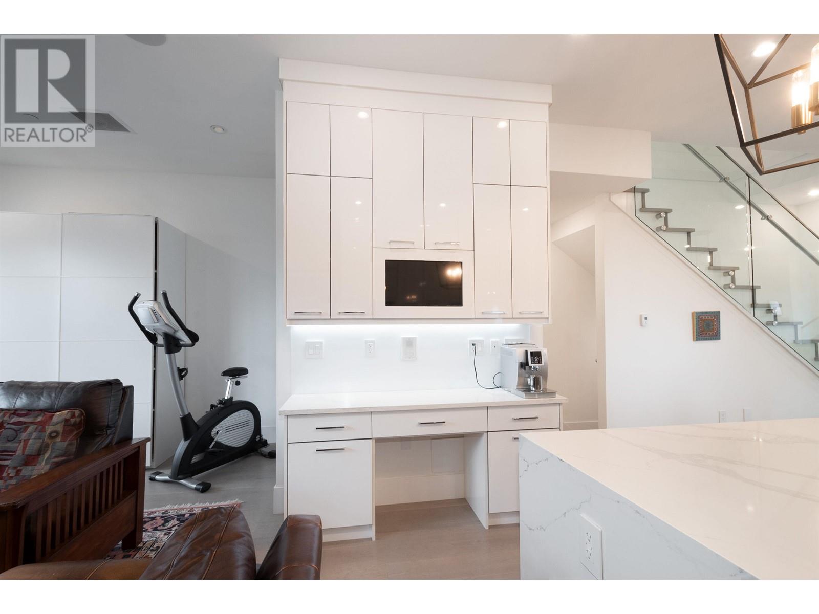326 E 8th Street, North Vancouver, British Columbia  V7L 1Z3 - Photo 10 - R2981642