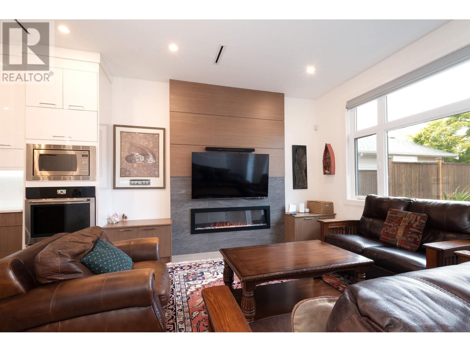 326 E 8th Street, North Vancouver, British Columbia  V7L 1Z3 - Photo 12 - R2981642