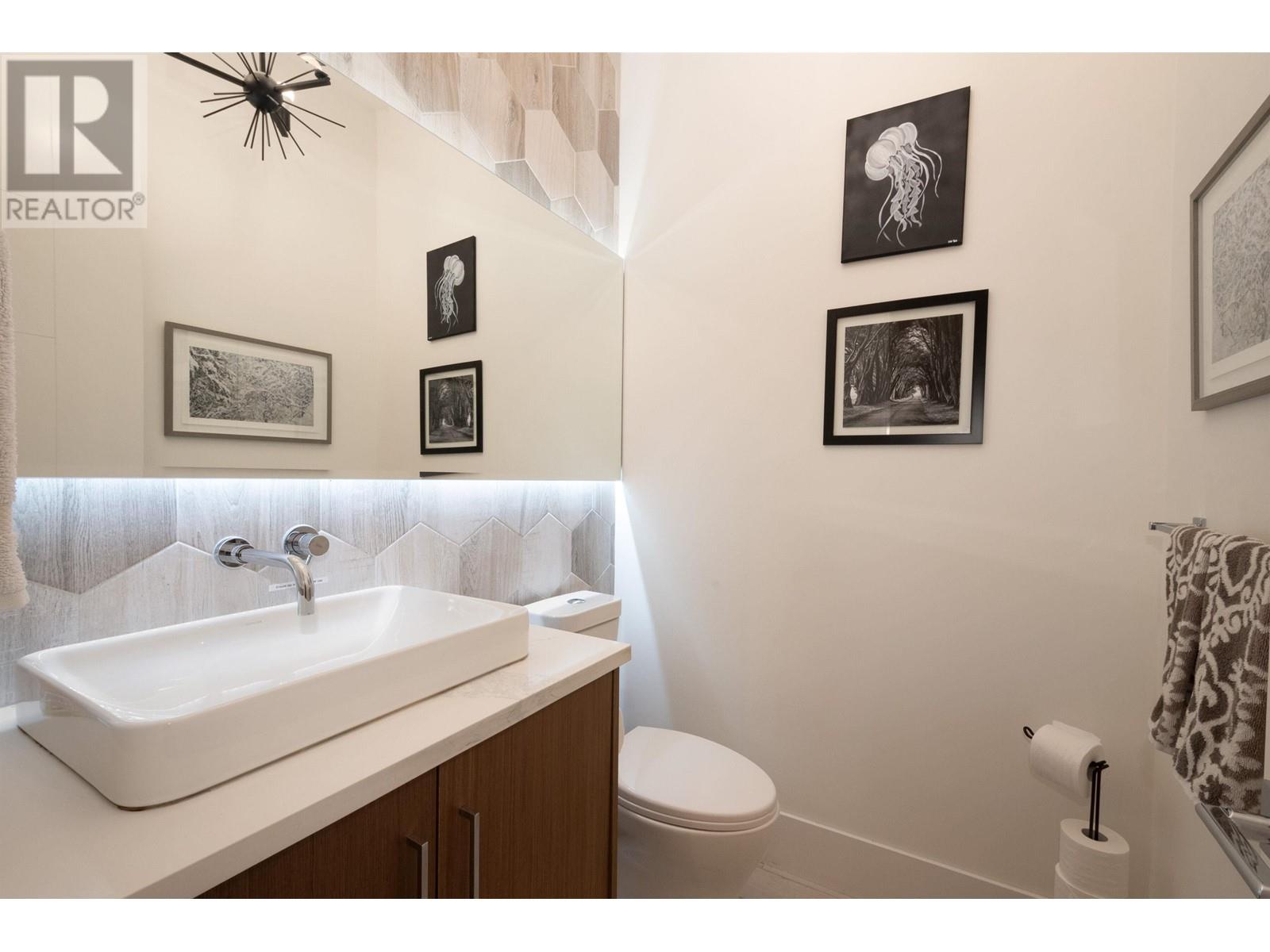 326 E 8th Street, North Vancouver, British Columbia  V7L 1Z3 - Photo 13 - R2981642