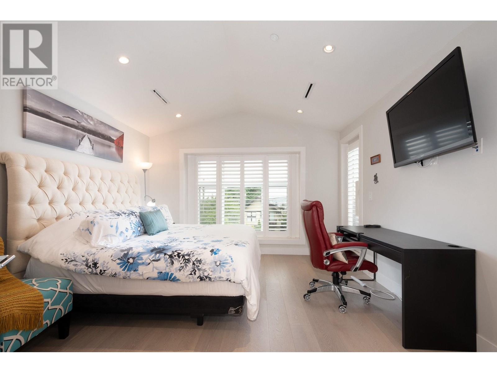 326 E 8th Street, North Vancouver, British Columbia  V7L 1Z3 - Photo 14 - R2981642