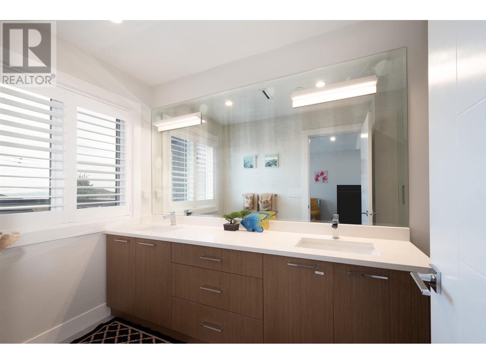 326 E 8th Street, North Vancouver, British Columbia  V7L 1Z3 - Photo 15 - R2981642