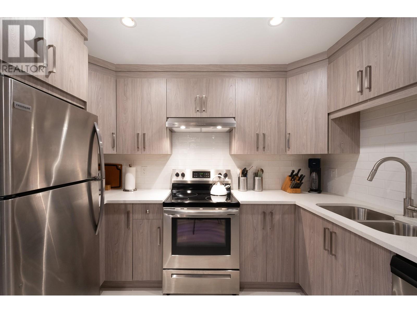 326 E 8th Street, North Vancouver, British Columbia  V7L 1Z3 - Photo 23 - R2981642