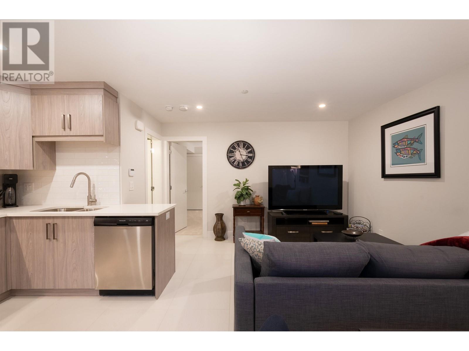 326 E 8th Street, North Vancouver, British Columbia  V7L 1Z3 - Photo 24 - R2981642
