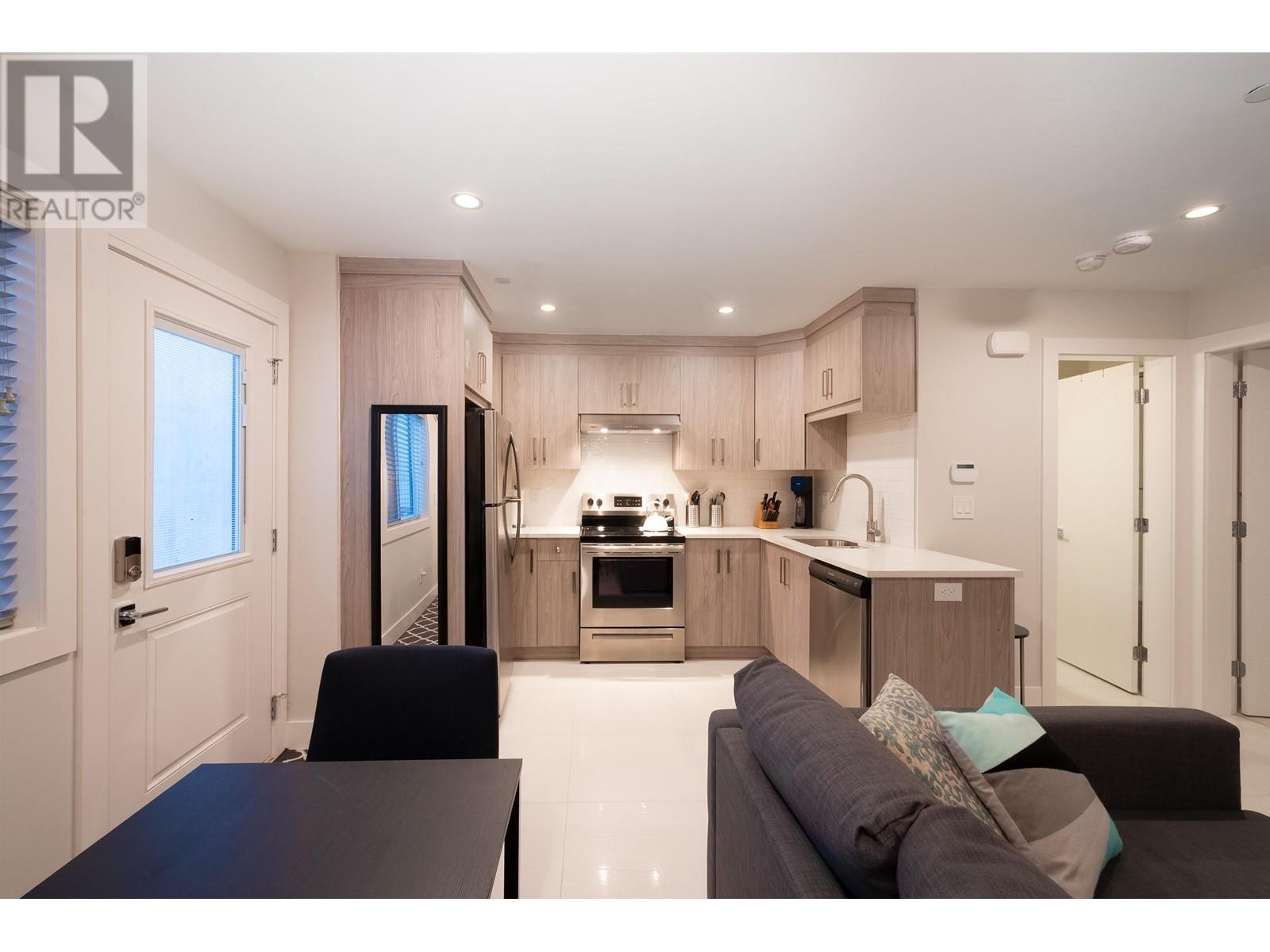 326 E 8th Street, North Vancouver, British Columbia  V7L 1Z3 - Photo 25 - R2981642