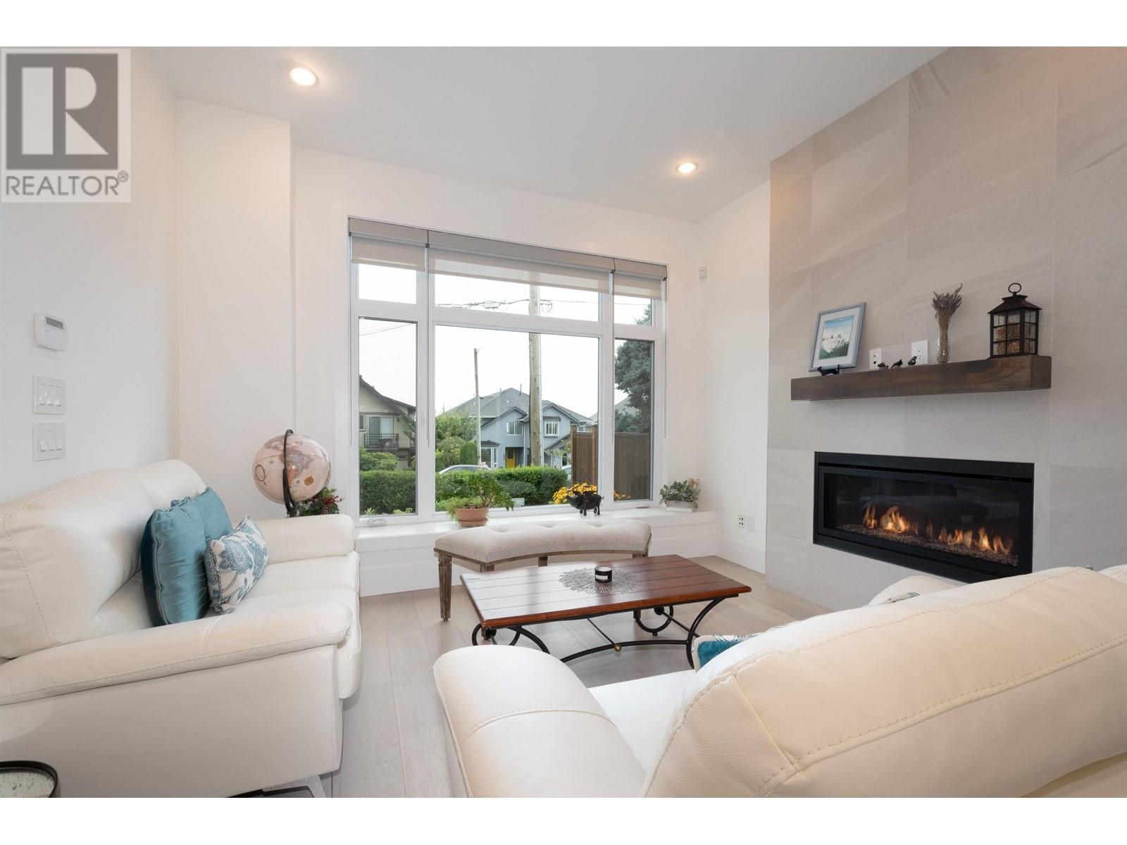 326 E 8th Street, North Vancouver, British Columbia  V7L 1Z3 - Photo 4 - R2981642