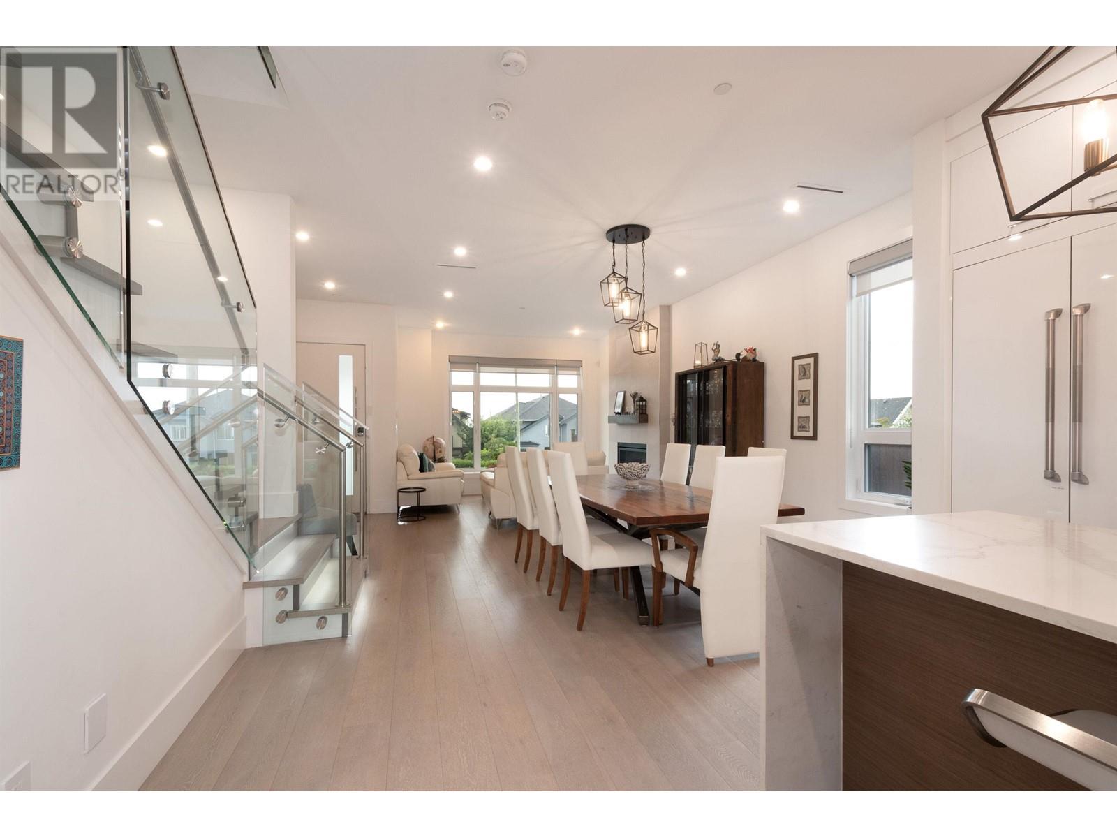 326 E 8th Street, North Vancouver, British Columbia  V7L 1Z3 - Photo 6 - R2981642