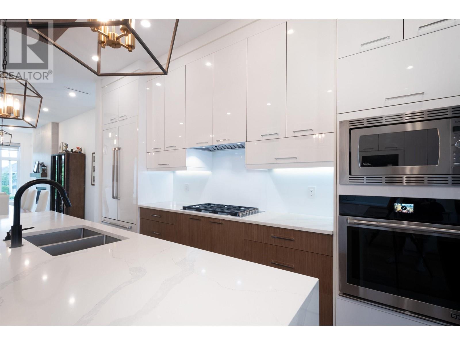 326 E 8th Street, North Vancouver, British Columbia  V7L 1Z3 - Photo 8 - R2981642