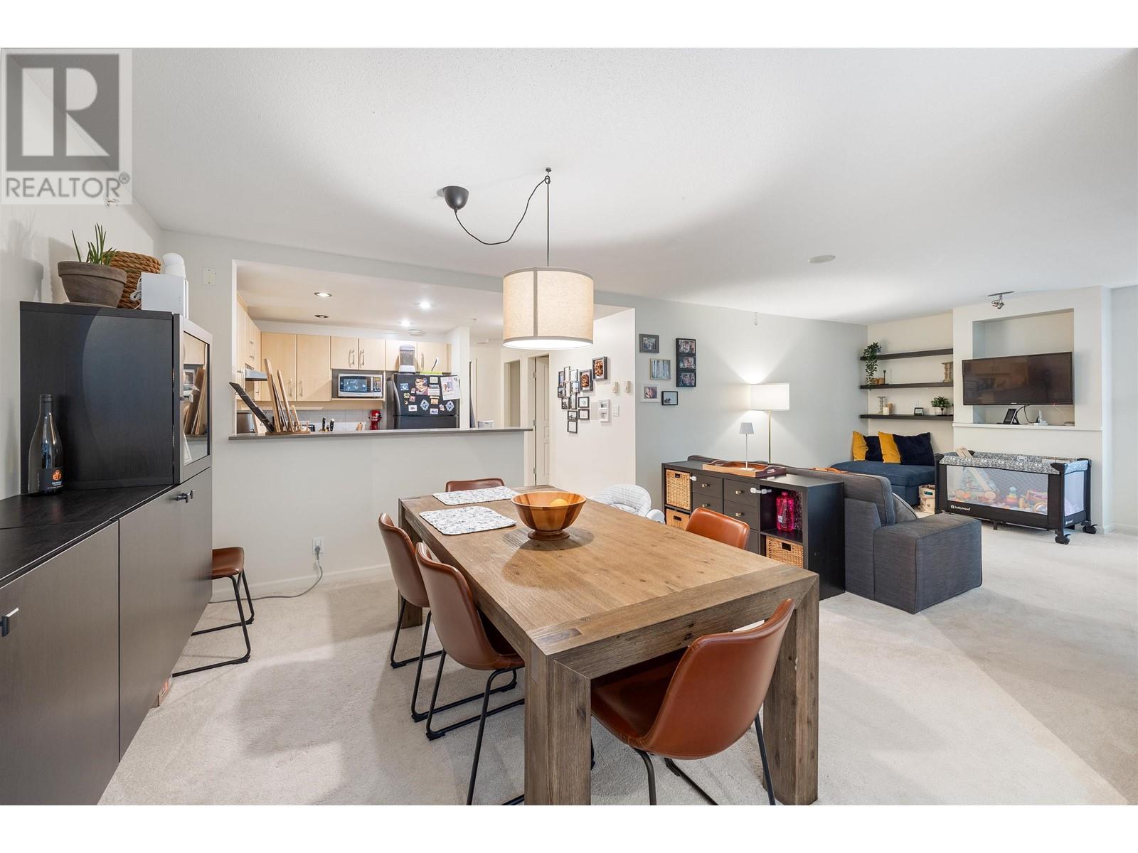 004 9288 University Crescent, Burnaby, British Columbia  V5A 4X7 - Photo 3 - R2981435