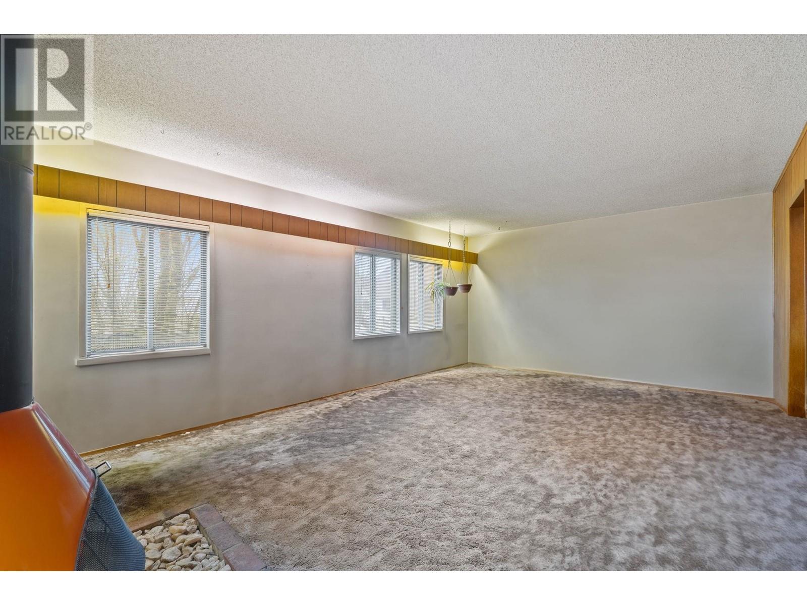 4868 Joyce Street, Vancouver, British Columbia  V5R 4G3 - Photo 2 - R2981559