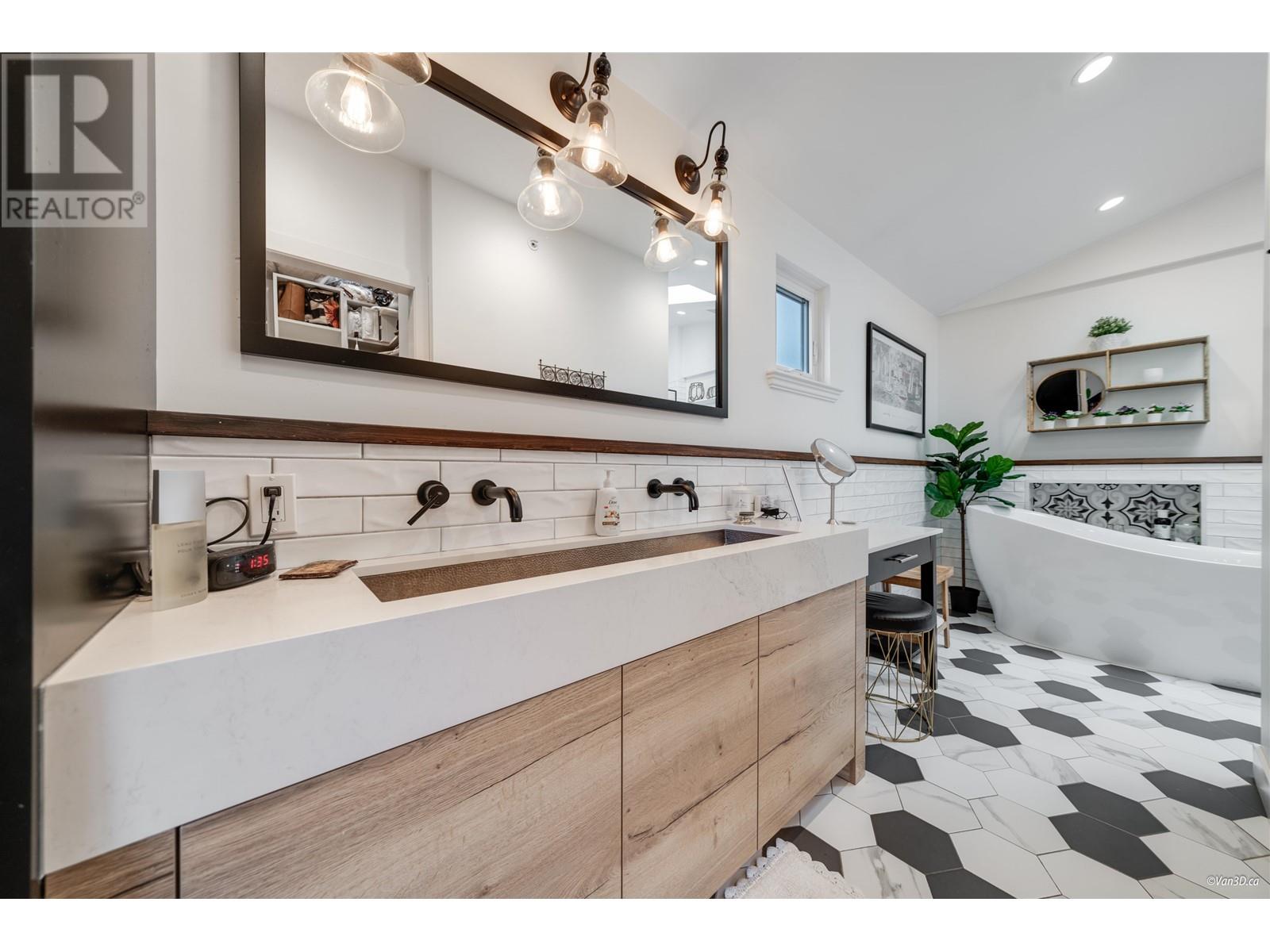 2558 W 6th Avenue, Vancouver, British Columbia  V6K 1W5 - Photo 25 - R2981492