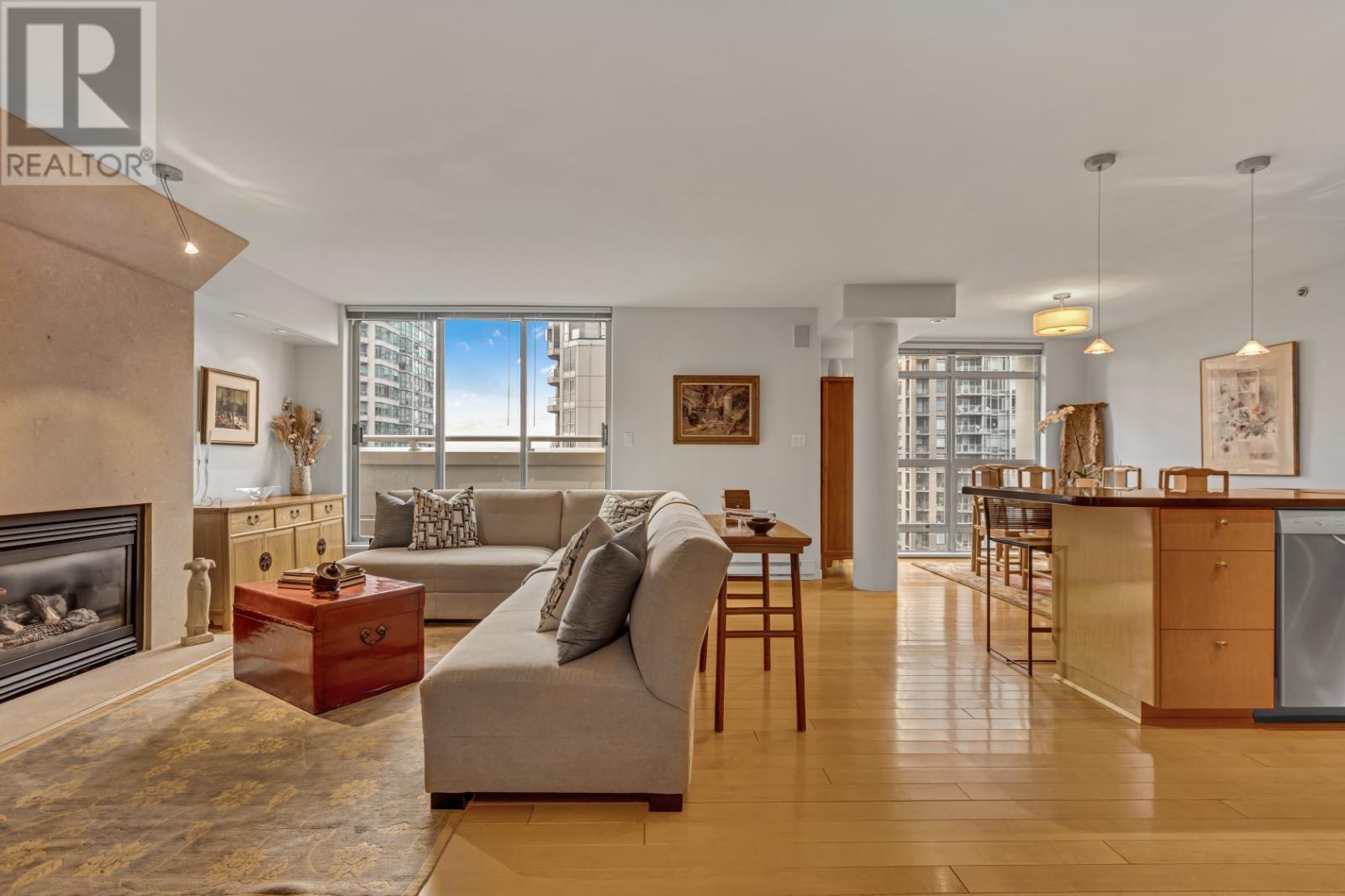 1404 819 Hamilton Street, Vancouver, British Columbia  V6B 6M2 - Photo 1 - R2981629