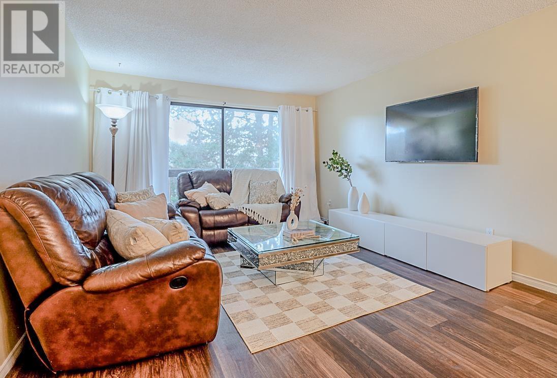 Listing Picture 3 of 16 : 209 6655 LYNAS LANE, Richmond / 烈治文 - 魯藝地產 Yvonne Lu Group - MLS Medallion Club Member