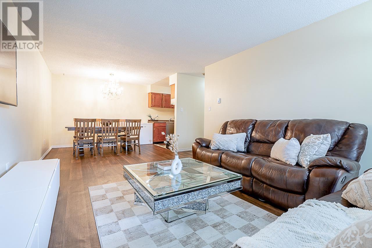 Listing Picture 2 of 16 : 209 6655 LYNAS LANE, Richmond / 烈治文 - 魯藝地產 Yvonne Lu Group - MLS Medallion Club Member