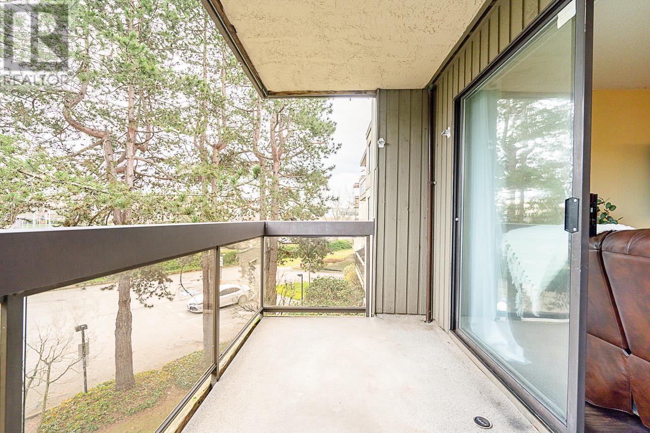Listing Picture 13 of 16 : 209 6655 LYNAS LANE, Richmond / 烈治文 - 魯藝地產 Yvonne Lu Group - MLS Medallion Club Member