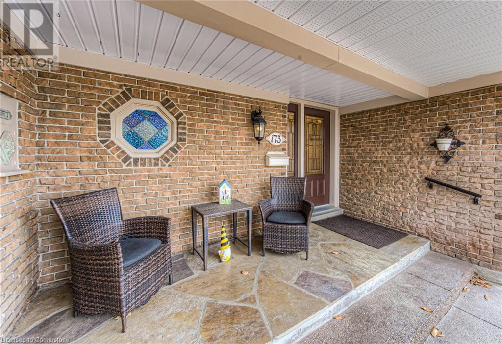 Property at 173 RIPPLEWOOD Crescent image 4