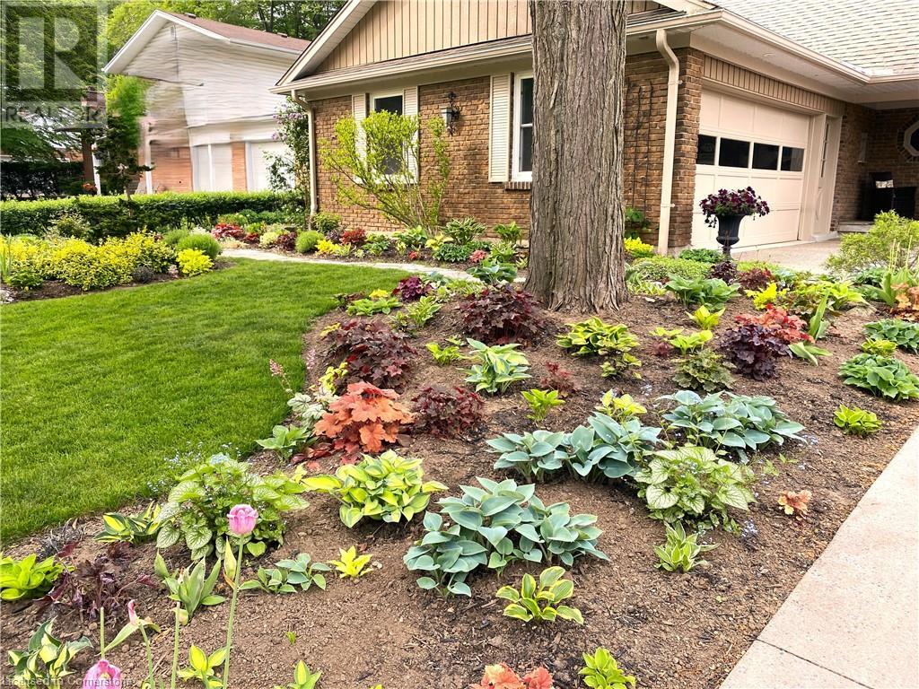Property at 173 RIPPLEWOOD Crescent image 3