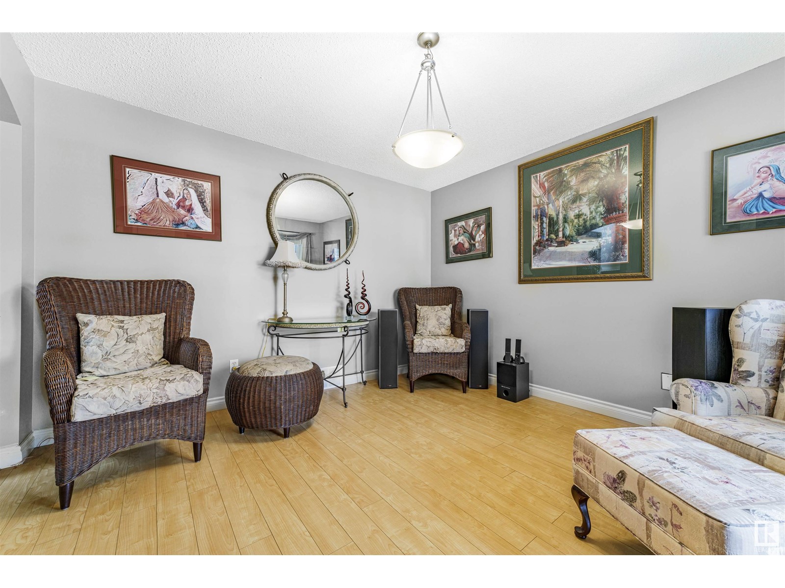 Property at 1629 Robertson Close SW image 1