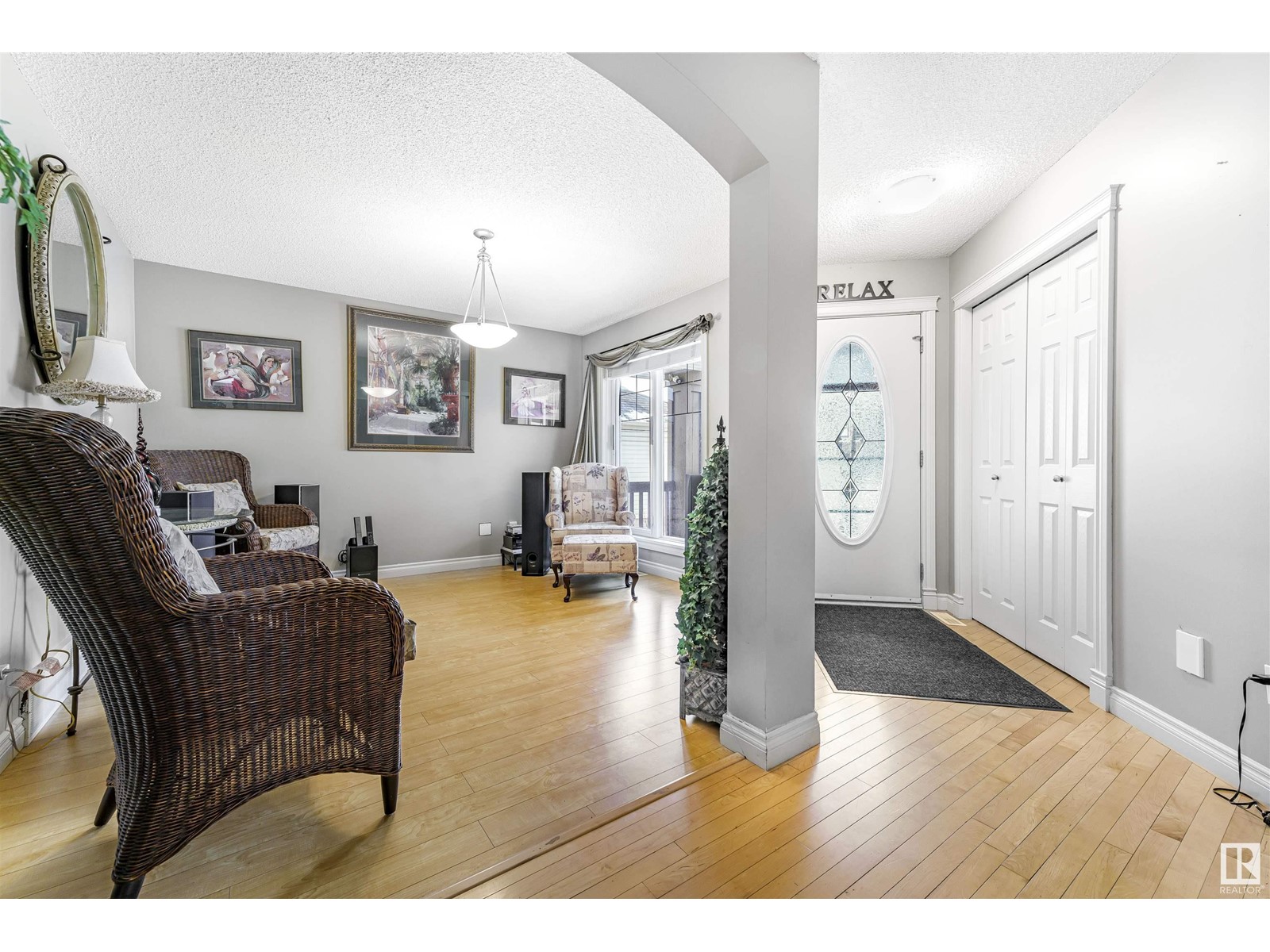Property at 1629 Robertson Close SW image 5