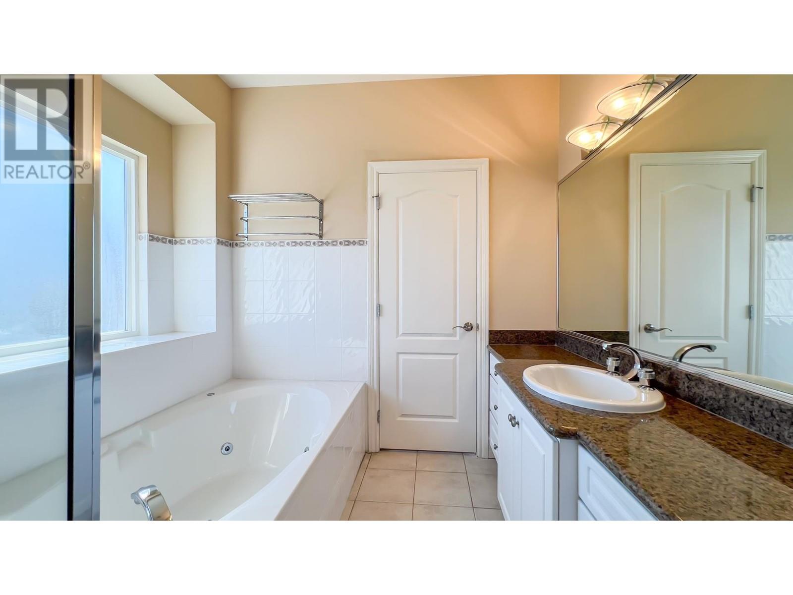 Listing Picture 22 of 39 : 260 W 63RD AVENUE, Vancouver / 溫哥華 - 魯藝地產 Yvonne Lu Group - MLS Medallion Club Member