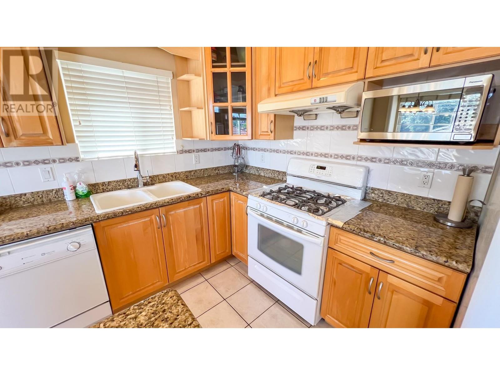 Listing Picture 13 of 39 : 260 W 63RD AVENUE, Vancouver / 溫哥華 - 魯藝地產 Yvonne Lu Group - MLS Medallion Club Member